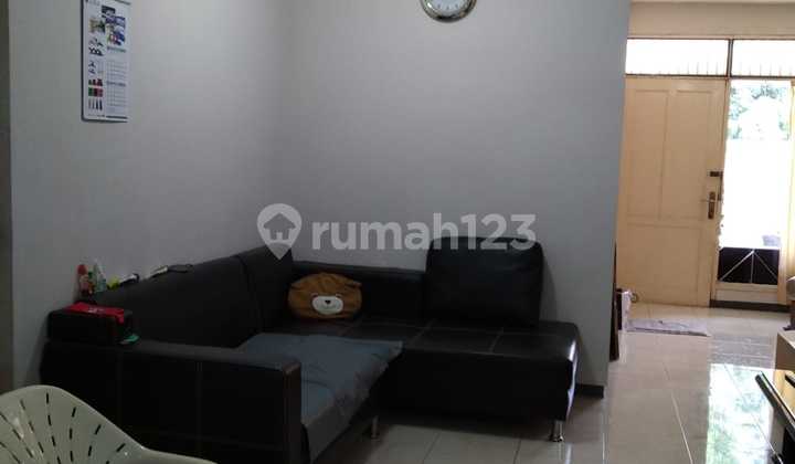 Well-maintained old house in Permata Buana 2