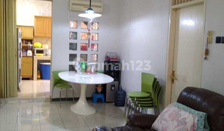 Rumah tua terawat di Permata Buana