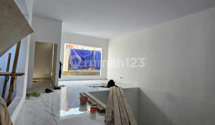 Di Jual Rumah di Taman Villa Meruya