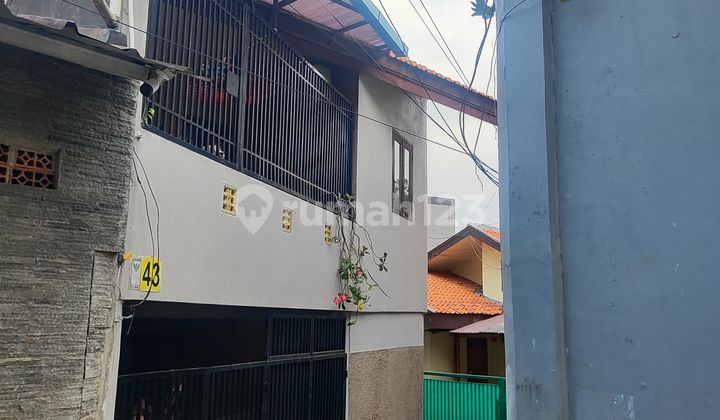 Jual rumah bagus terawat siap huni bebas banjir di kemanggisan