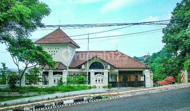 For Sale: Large 3-Story House on Tumpang Raya Street, Gajahmungkur (Prime Location). Peaceful Living, Expatriate & Commercial Area. 2