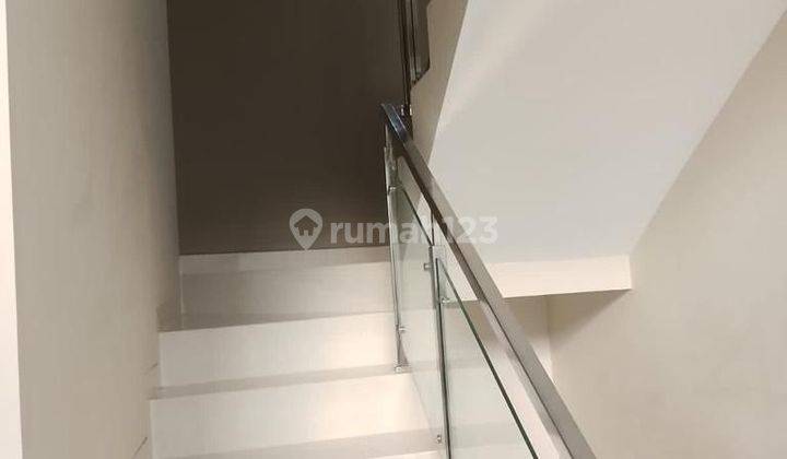 Rumah Modern Minimalis di Simatupang Residence 2