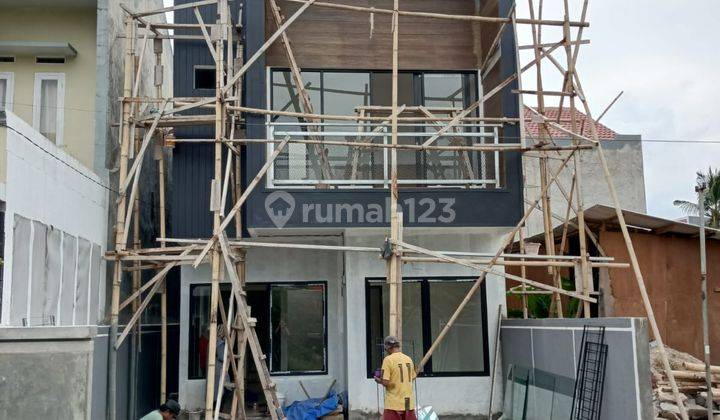 Rumah Baru Cluster Dukuh Zamrud, Bekasi 12 Menit Tol Granwis, SHM 1