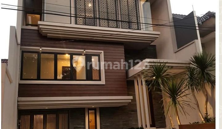 Dijual Rumah Minimalis Modern Araya 3 Lantai  1