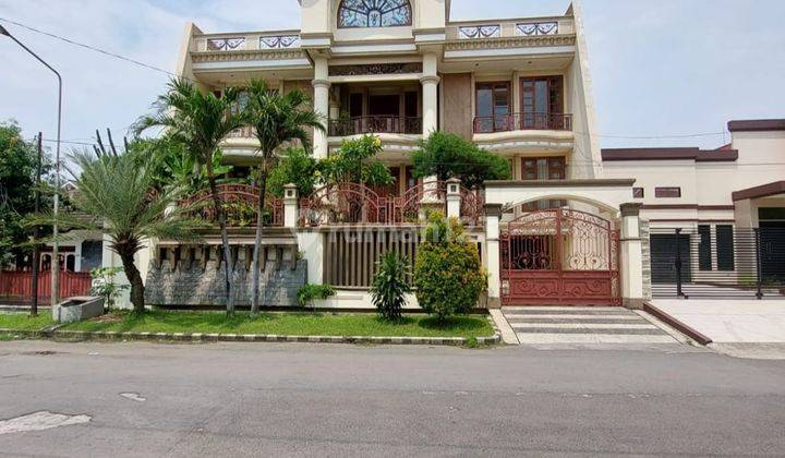 Dijual Rumah Mewah Margorejo Indah 3 Lantai Siap Huni 1