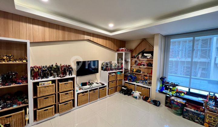 For Sale: Citraland Utama House, Fully Furnished, 2.5 Floors, Ready to Occupy