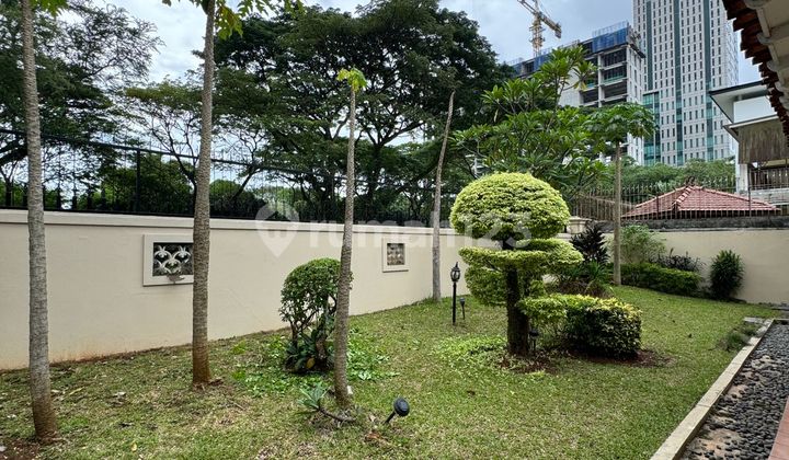 Classic Design Luxury Ready-to-Occupy House Beverly Golf Garden Lippo Karawaci 2