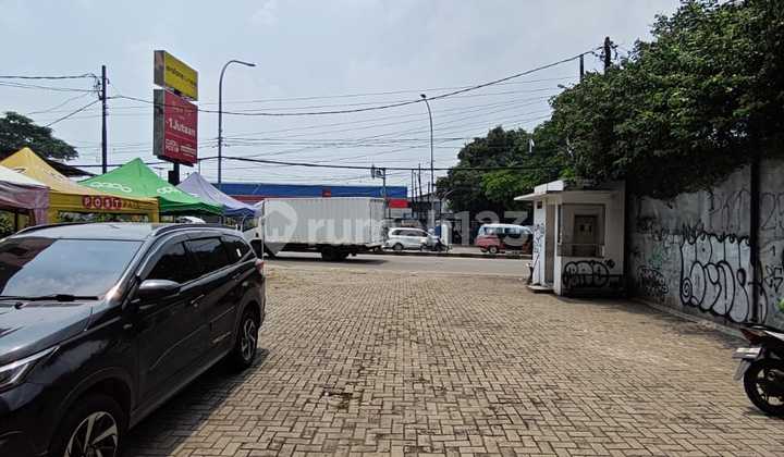 Good Ready-to-Use Shop House Facing Main Road 3 Floors in Jati Uwung Tangerang 2