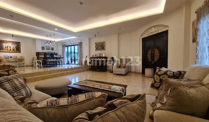 Rumah Mewah 3Lt Hook Classic Modern Bangunan Mandiri The Green BSD 2