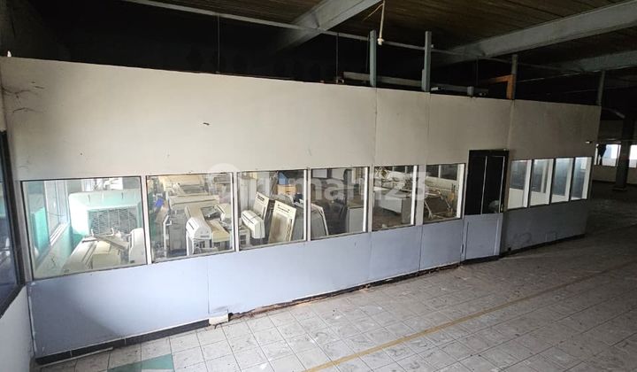 Ready-to-Use 2-Story Multi-Purpose Warehouse on Road Row, Wide Area, Cikupa, Tangerang. Ready-to-Use 2-Story Multi-Purpose Warehouse on Road Row, Wide Area, Cikupa, Tangerang.