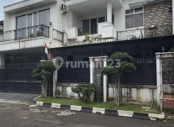 Rumah Mewah Hunian Nyaman Furnished Ada Private Pool di Modernland