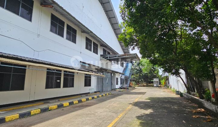 Ready-to-Use 2-Story Multi-Purpose Warehouse on Road Row, Wide Area, Cikupa, Tangerang. Ready-to-Use 2-Story Multi-Purpose Warehouse on Road Row, Wide Area, Cikupa, Tangerang.
