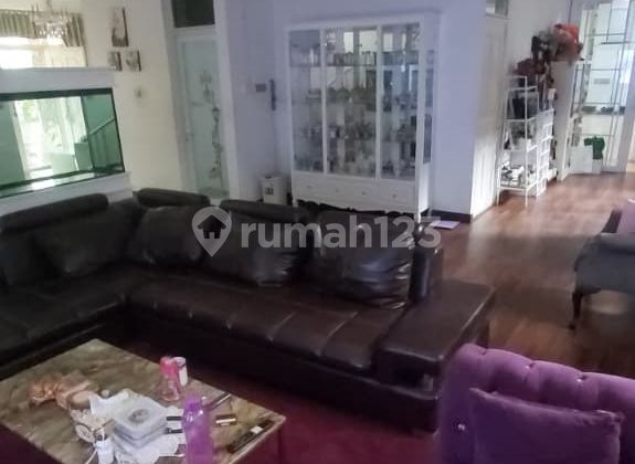 Rumah Mewah Hunian Nyaman Furnished Ada Private Pool di Modernland 2