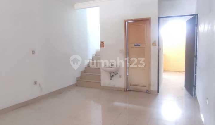 Nice 3-Storey Shop House Ready for Use on the Side of Cijengir Binong Main Road 2