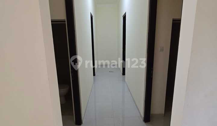 Strategic Location Boarding House Near Campus and Office Activities, Suitable for Boarding in Siwalankerto, Surabaya 2