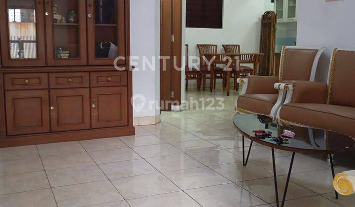 RUMAH NYAMAN 6 KAMAR TIDUR SEMI FURNISHED SIAP HUNI DI BENHILL  1