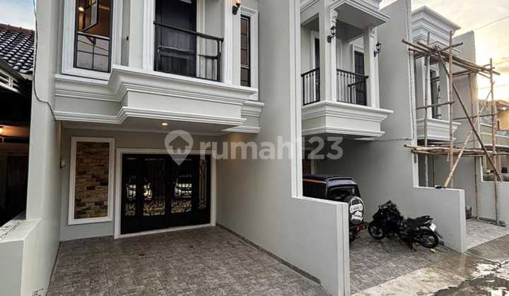 Rumah Mewah 2,5 Lantai di Tanah Baru Beji - 5 Menit ke Tol Kukusan