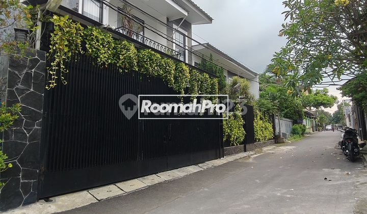 Second Hand Modern Tropical Design House in Bambu Apus, Cipayung, East Jakarta
