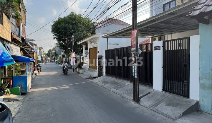 For Sale Secondary Non-Complex Ready-to-Occupy House in Matraman, East Jakarta 2