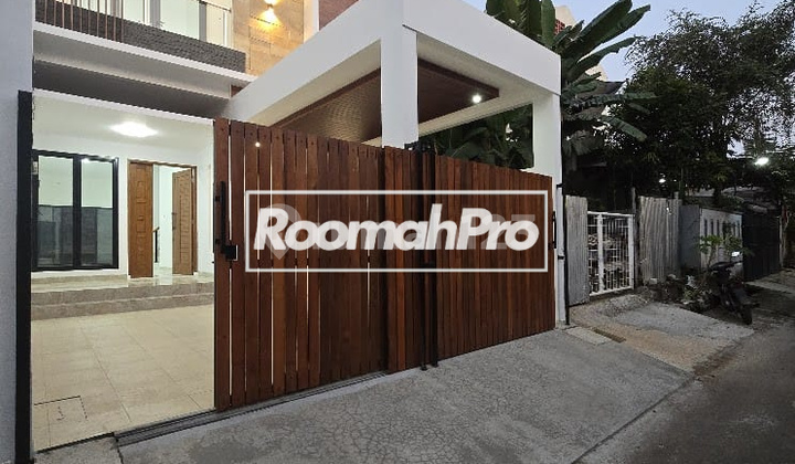 Rumah Modern Minimalis Dalam Komplek Halaman Luas di Duren Sawit Jakarta Timur