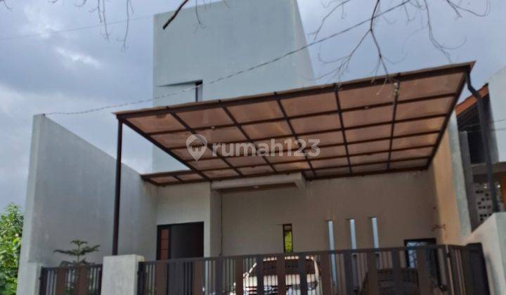 Rumah Cantik 2 Lantai Dengan Kolam Renang di Jatimakmur Bekasi 1