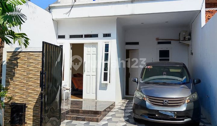 Beautiful House with Swimming Pool in a Strategic Complex in Rawamangun, East Jakarta 2