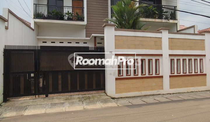 Rumah Secondary 2,5 Lantai di Cilangkap Cipayung Jakarta Timur Rumah Secondary 2,5 Lantai di Cilangkap Cipayung Jakarta Timur