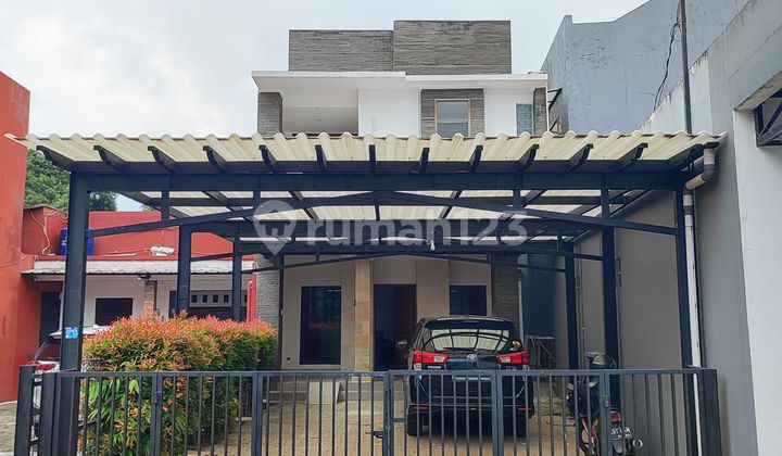 Nice Bag-Shaped House in a Strategic Location in Cilandak, South Jakarta