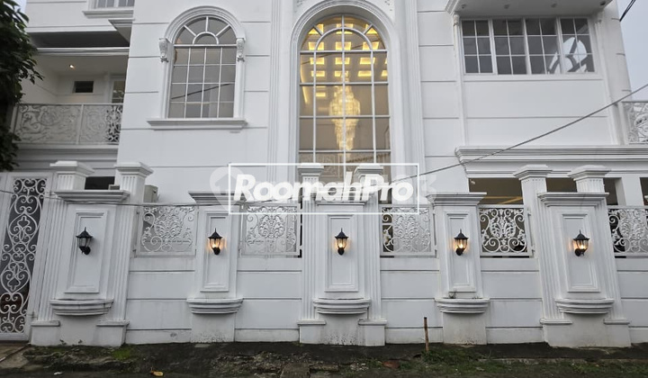 Rumah Mewah Lokasi Strategis Dekat Jalan Raya Ciganjur Jakarta Selatan