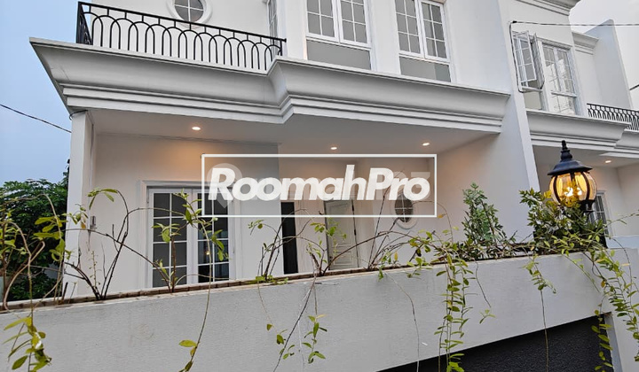 Rumah Baru Design American Classic di Jatiwaringin Bekasi