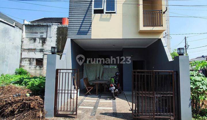 Dijual Rumah Cantik Pinggir Jalan Siap Huni di Jatibening Kota Bekasi 1