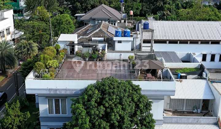 Modern Tropical House With Rooftop Hook Position in Kayu Putih, East Jakarta 2