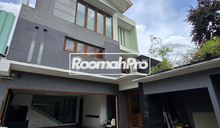 Second-hand House Beside Main Road in Balai Pustaka, Rawamangun, East Jakarta 2