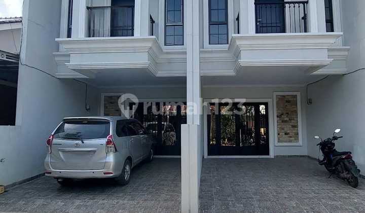 Rumah Mewah 2,5 Lantai di Tanah Baru Beji - 5 Menit ke Tol Kukusan 2