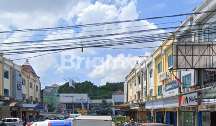 rental shop house in downtown Samarinda spacious parking