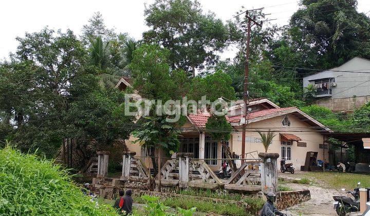 dijual rumah dengan tanah luas  di tengah Samarinda kota 1