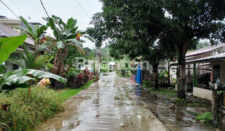 rumah dengan tanah besar dijual di komplek perumahan .Kadrie oening 2