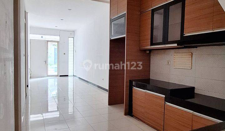 RUMAH MINIMALIS STRATEGIS di Sommerville Tki V Bandung 2