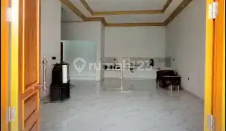 House for Sale in Manyar Rejo, Ready to Occupy and Good 2