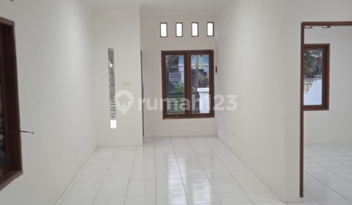Hook House for Rent Ready to Occupied. Good - Pondok Melati Bekasi 2