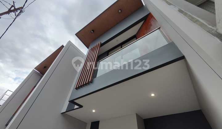 For Sale Ready Unit House in North Mulyosari, Brand New Minimalist, Free Canopy for Clients. 2