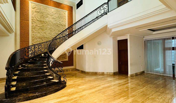 Sewa Rumah Mewah Graha Famili & Full Furnished 2