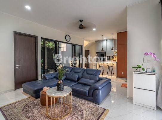 Rumah mewah full furnished dan renovasi cluster FLAVIO suvarna sutra 2