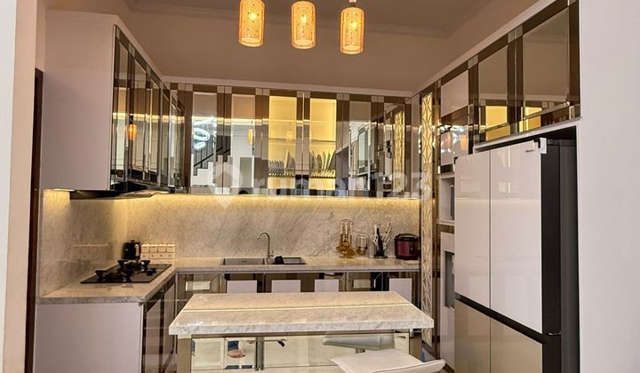 Rumah Modern Minimalis 2 Lt Luxe Furnished di Pulo Asem, Jakarta 2