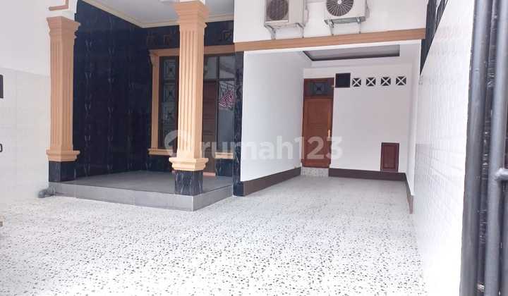 Modern 2.5-Story House, Nice Semi-Furnished in Pondok Kelapa, East Jakarta 2