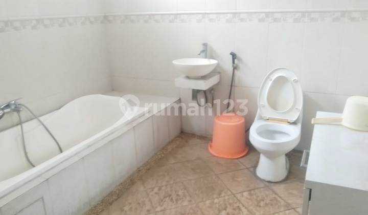 Rumah Elok 2 Lt Semi Furnished di Villa Galaxy, Bekasi Selatan Rumah Elok 2 Lt Semi Furnished di Villa Galaxy, Bekasi Selatan