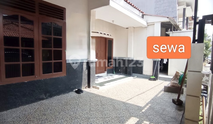 1-Story House, 2 Bedrooms, Strategically Located in Rawamangun, Close to Everything