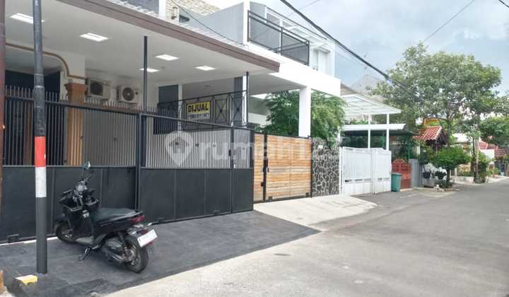 Modern 2.5-Story House, Nice Semi-Furnished in Pondok Kelapa, East Jakarta 1