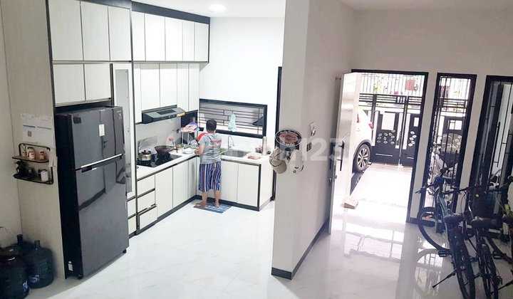 Rumah Modern Minimalis 3,5 Lt Ada Rooftop di Pulo Asem, Jakarta 2