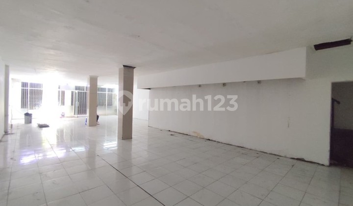 For Rent: Strategic Shop House for Business & Commerce, Busy Access in Taman Siswa Education Center, Yogyakarta 2